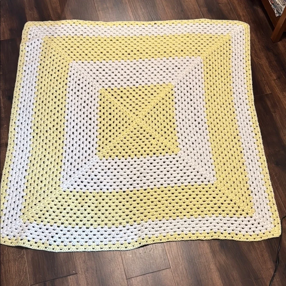 Soft Handmade Yellow and White Concentric Square Throw Blanket 46